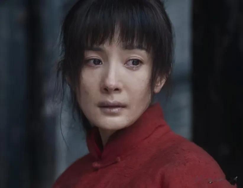 杨幂是个狠人。可以完全放下包袱出演《生万物》宁绣绣这个农村妇女角色。
不知道为什