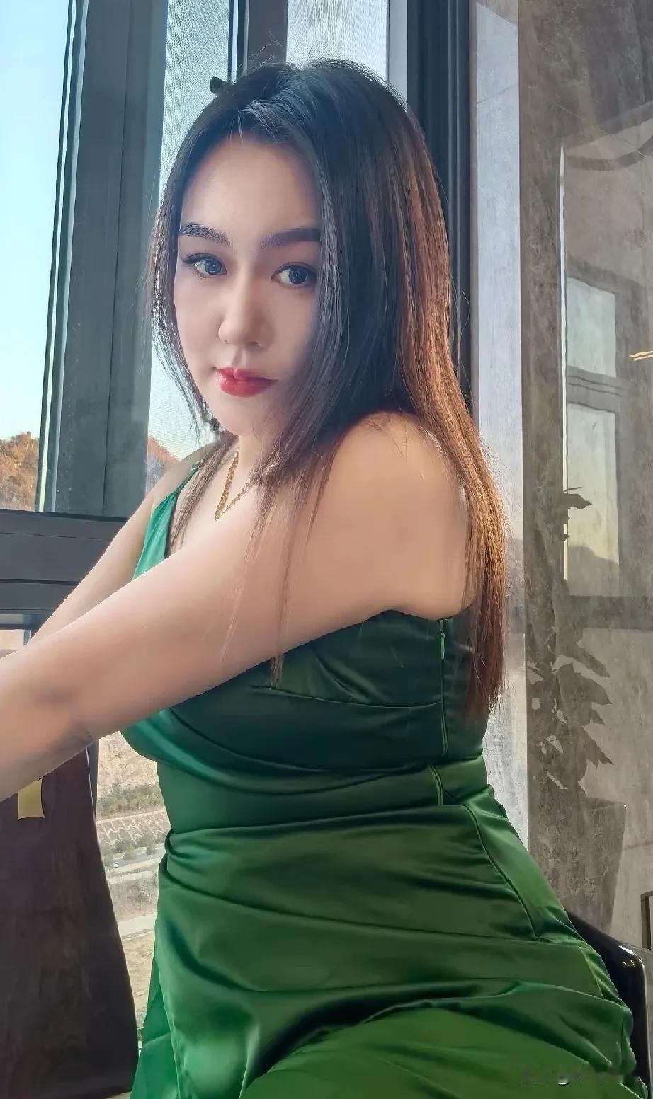 86年
40岁
在最猛的年龄
生活把自己逼成了女强人

其实哪有什么女强人
只不