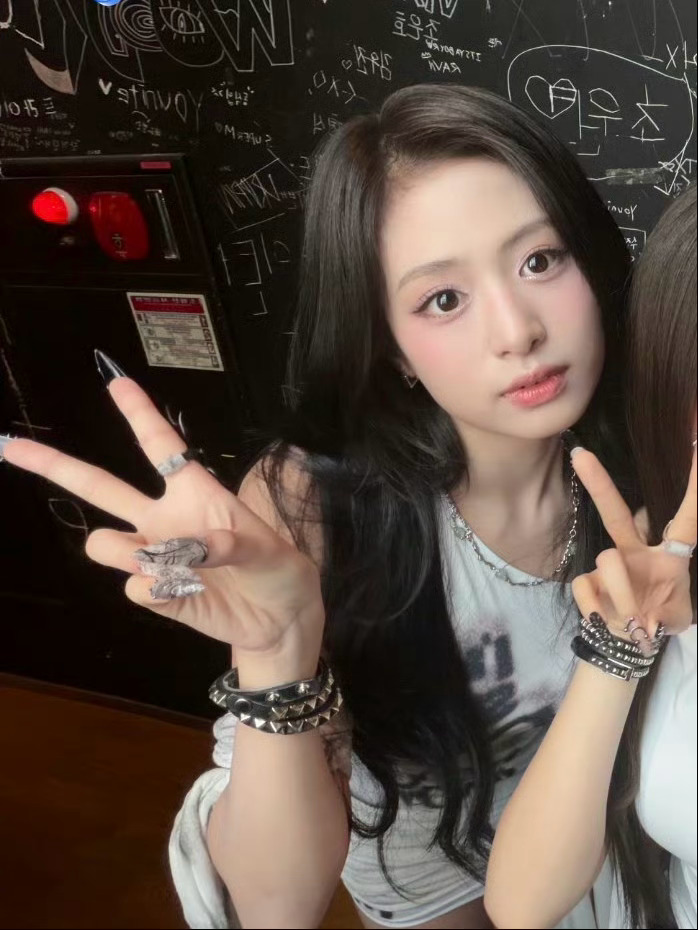 这和24年刚出道的时候有什么区别🥺🤏🏻 