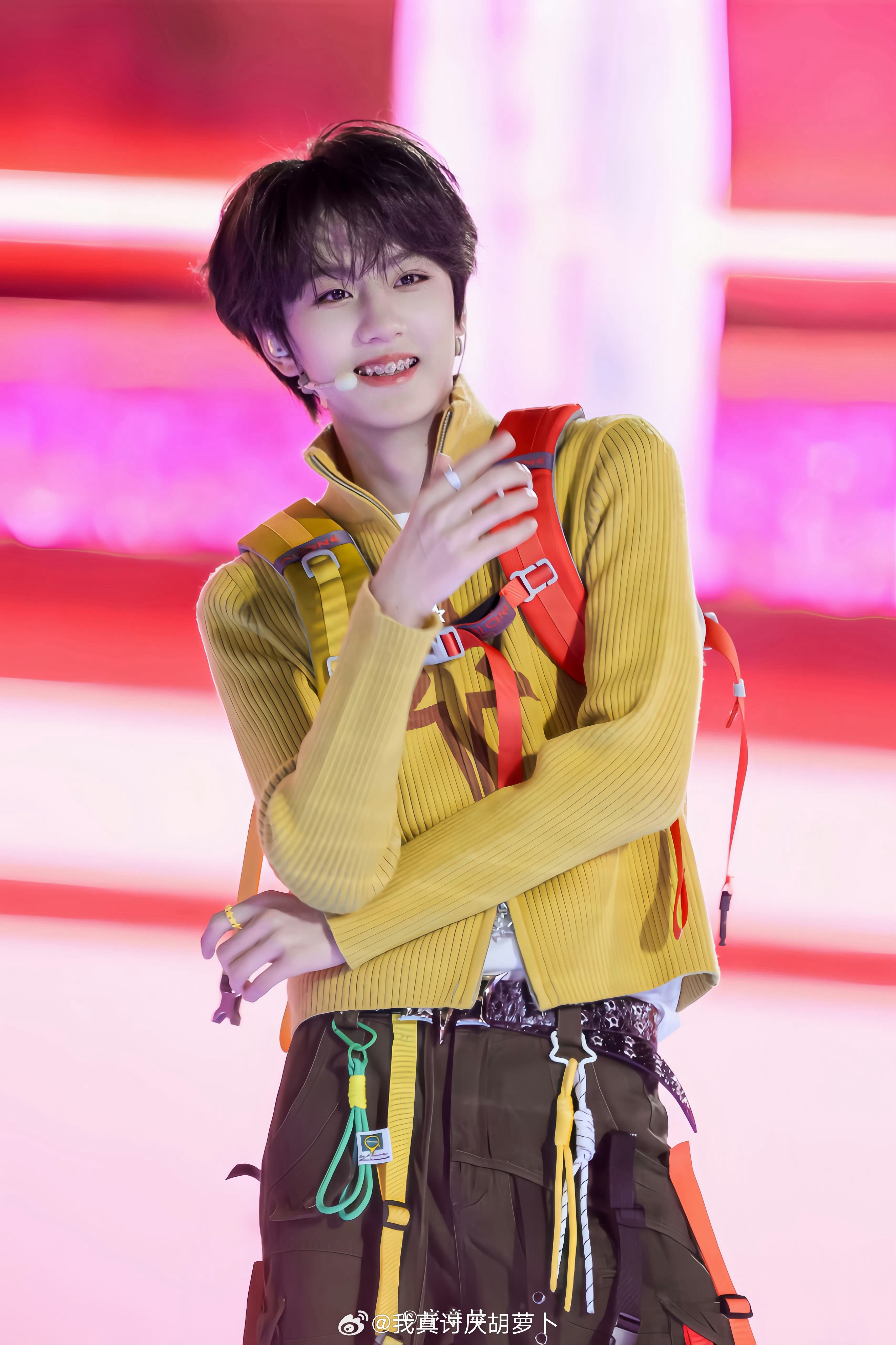 李煜东 私联不信谣不传谣 反正李煜东的脸蛋和身材都很曼妙 