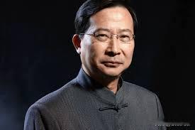 “乌烟瘴气”，却多次含蓄指出协和存在下滑、近亲繁殖等问题。
在与王辰院士同台时，