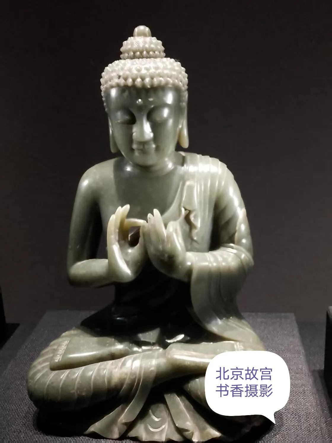 北京旅游
故宫拍摄

（玉佛在我国传统文化中
有着美好的寓意
它代表纯洁高贵
吉