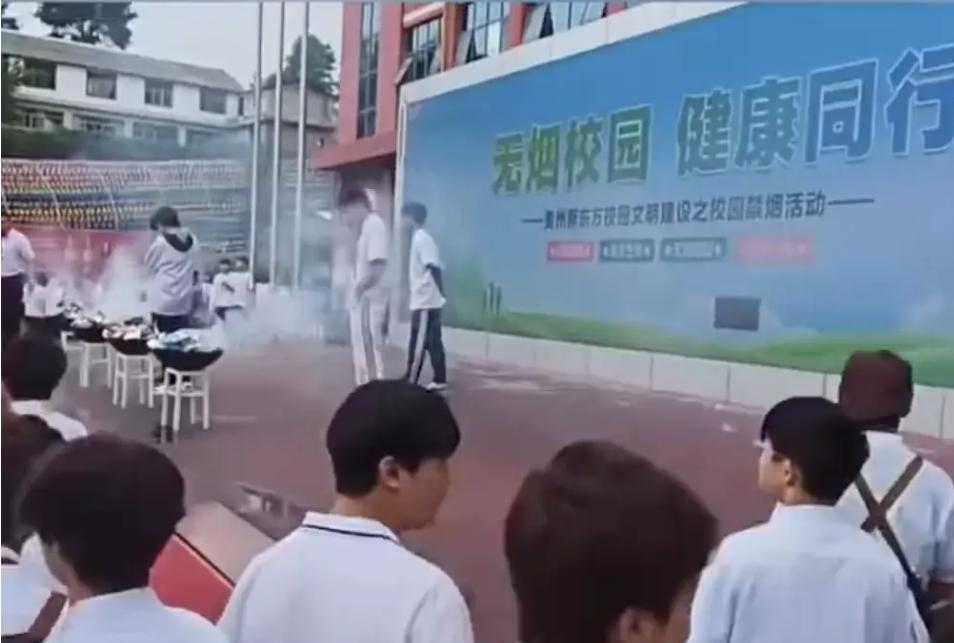 【贵阳销烟：一场作秀式治理】
古有虎门销烟，今有贵阳销烟。6月2日，贵州新东方烹