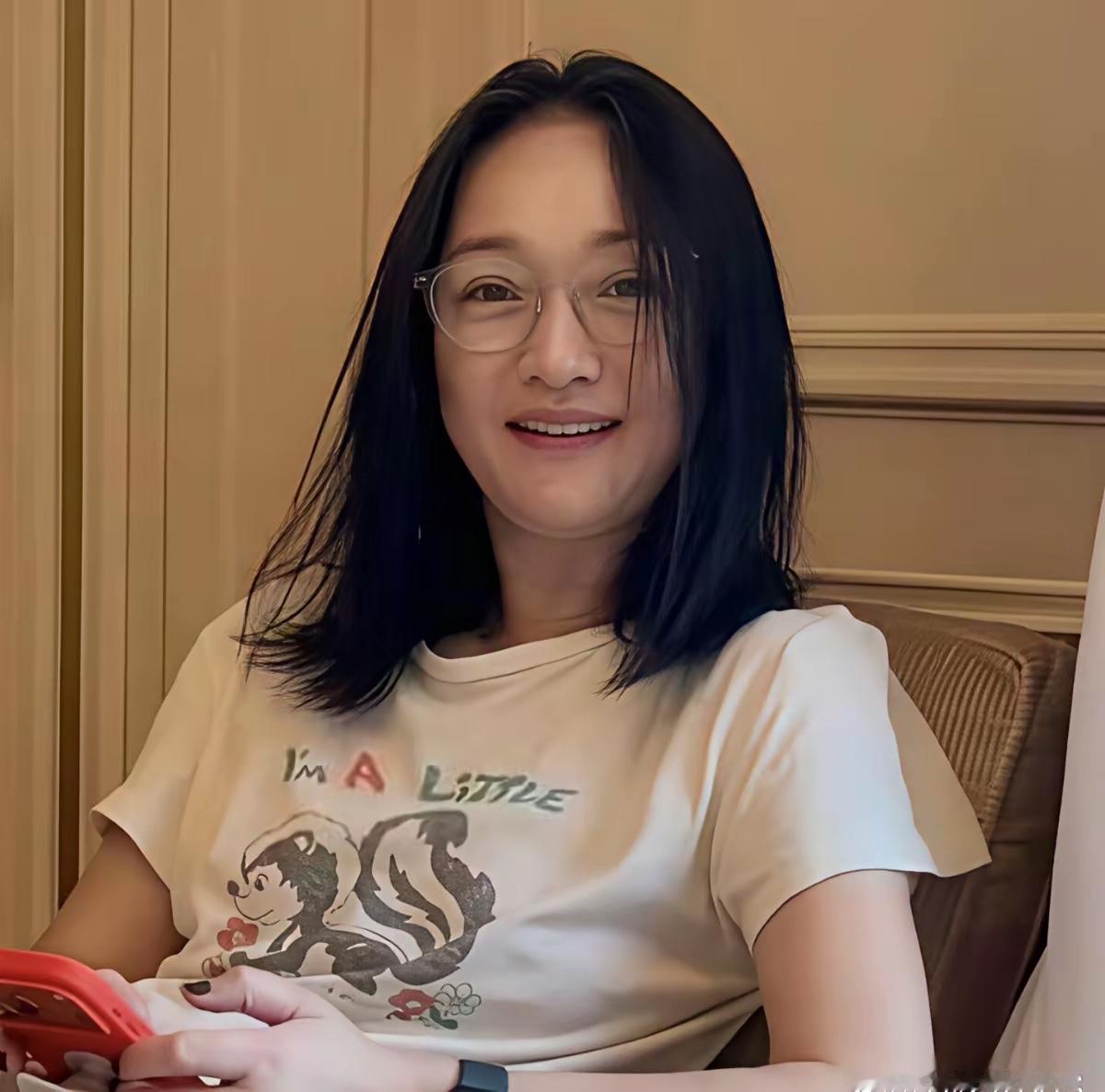 曾经的女神周迅，今年52岁了，也老了
