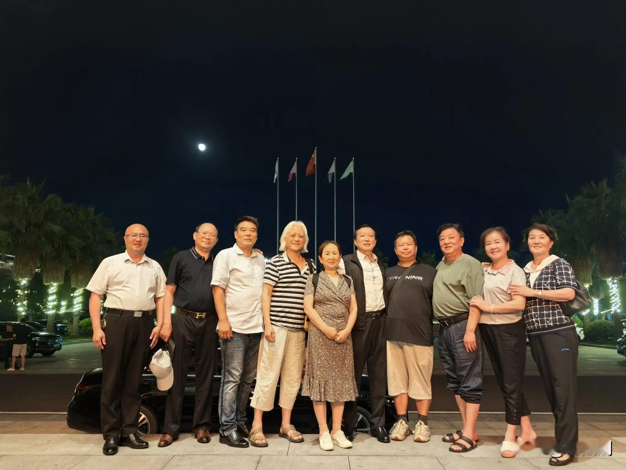 七律.贺刘振双四十八岁本命年生日快乐
（2024年9月19日）
报晓金鸡岁更红，