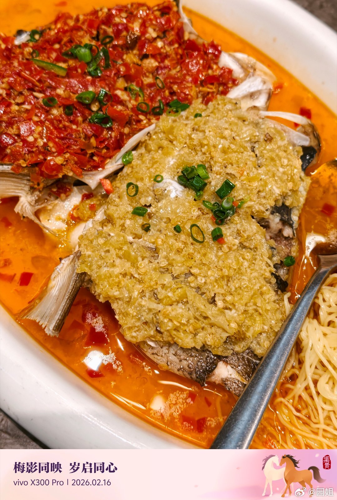 今年的年夜饭在外面吃，第一次在外地过年，两家13口人一起跨年。祝大家新年快乐