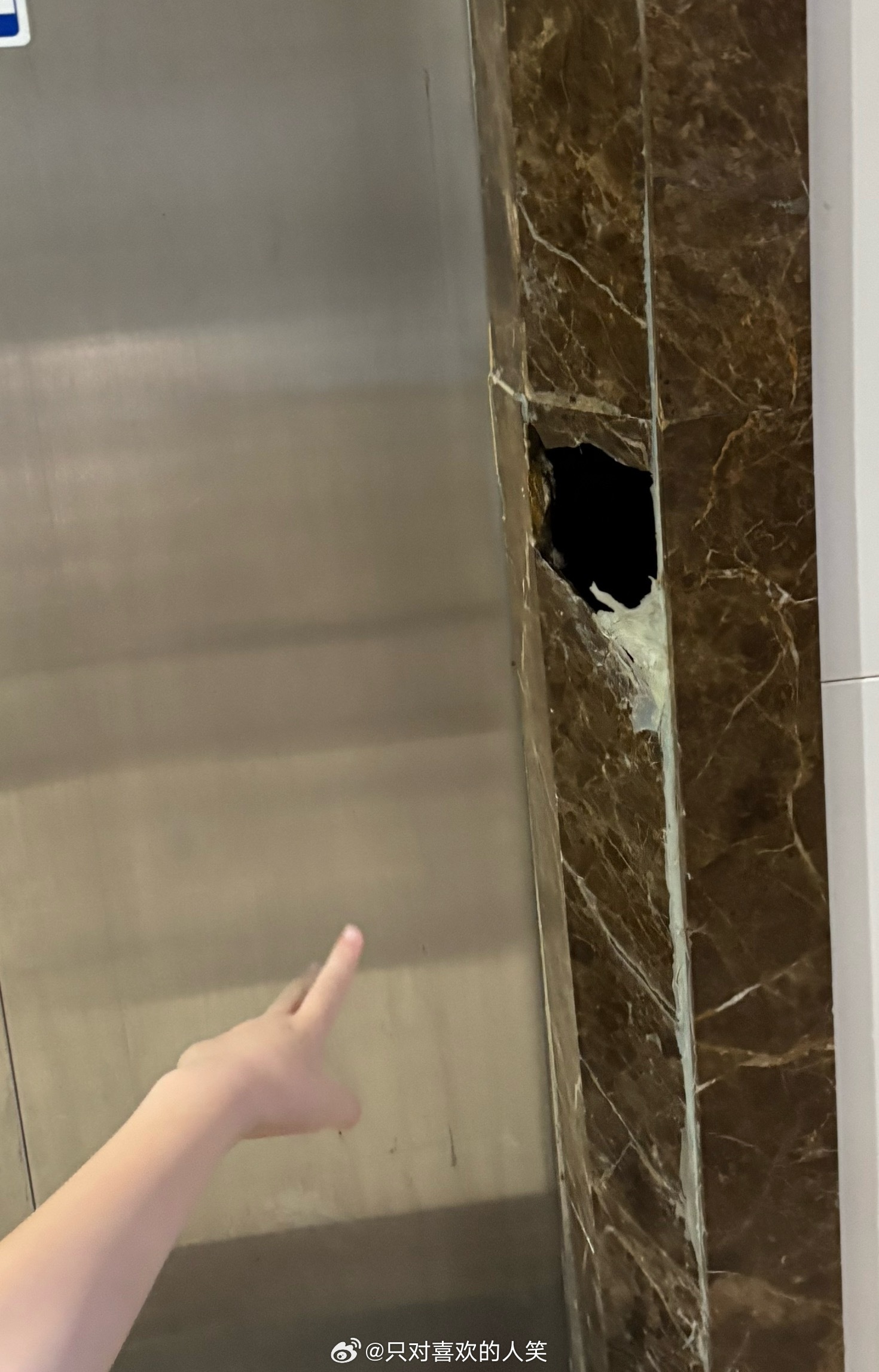哎，缝缝又补补的老楼…… 