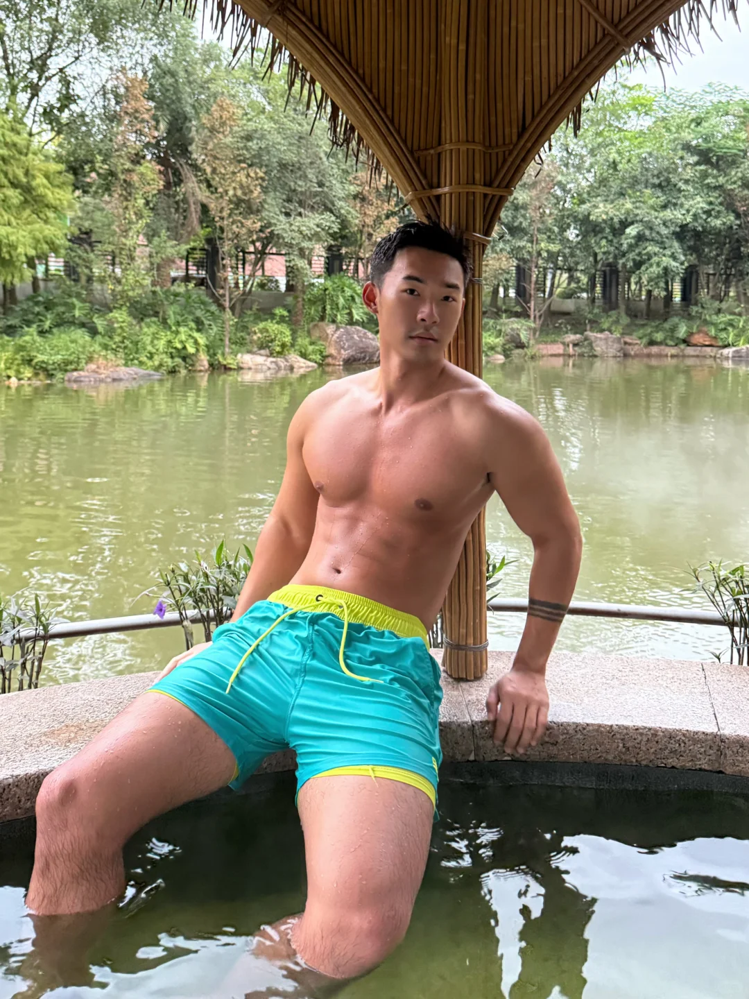 黑皮和绿色还挺搭？