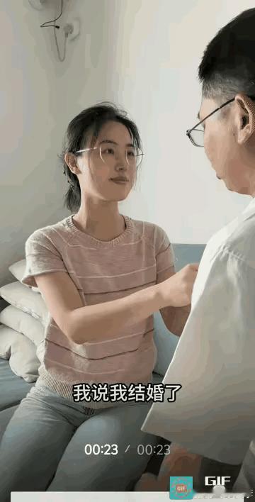 女人不能这样考验老公，夫妻之间应该相互信任，好在男人的一巴掌让女人放了心，虽然挺