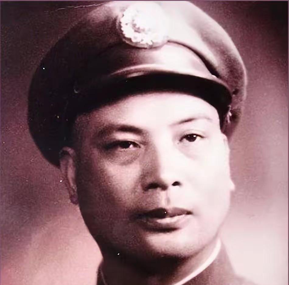 1959年，一份即将改变无数人命运的特赦名单上，一个名字被人用红笔重重划掉，旁边