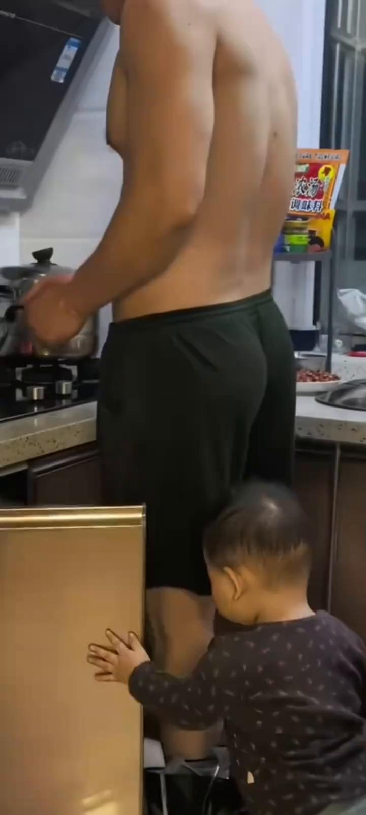 莎莎睡了。