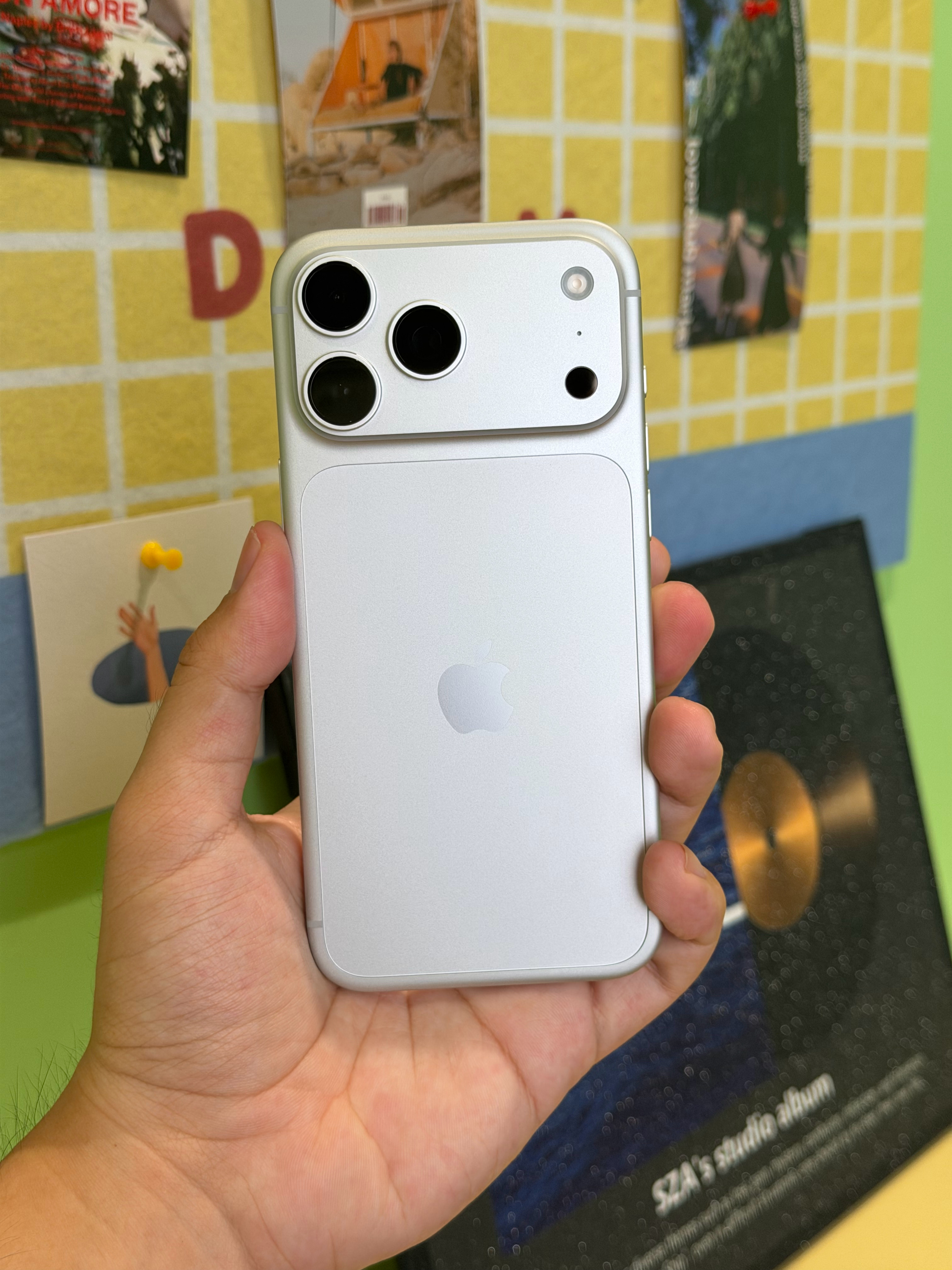 iPhone镜头真的会眨眼 iPhone18 Pro Max刚到，我就马上试了下