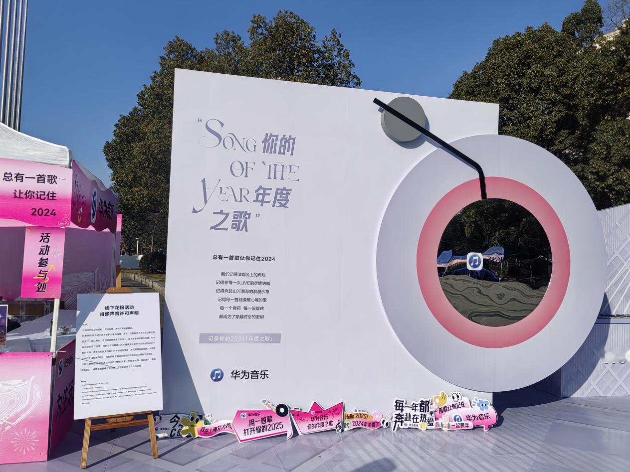 哎哟喂，今天上海交大校园里热闹得跟赶集似的，居然把音乐晚会开到学校来了！果然 有