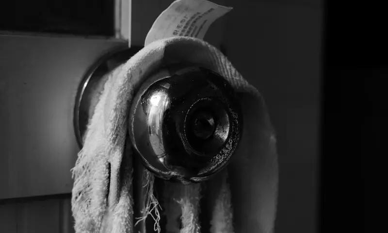 “不能改变别人就改变自己”这想法有一定道理，但也不能一概而论。就像小雅，她男友总