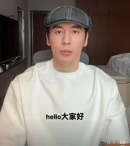 发现没，​张伦硕有个癖好，​可能永远也改不掉了，那就是​​他非常喜欢为别人花生，