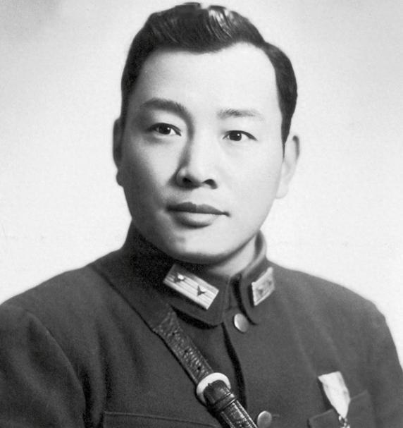 他是黄埔最硬的鹰，却被妻子烧掉全部家当不敢作声，兵败后吞枪自尽，才知妻子早已为他