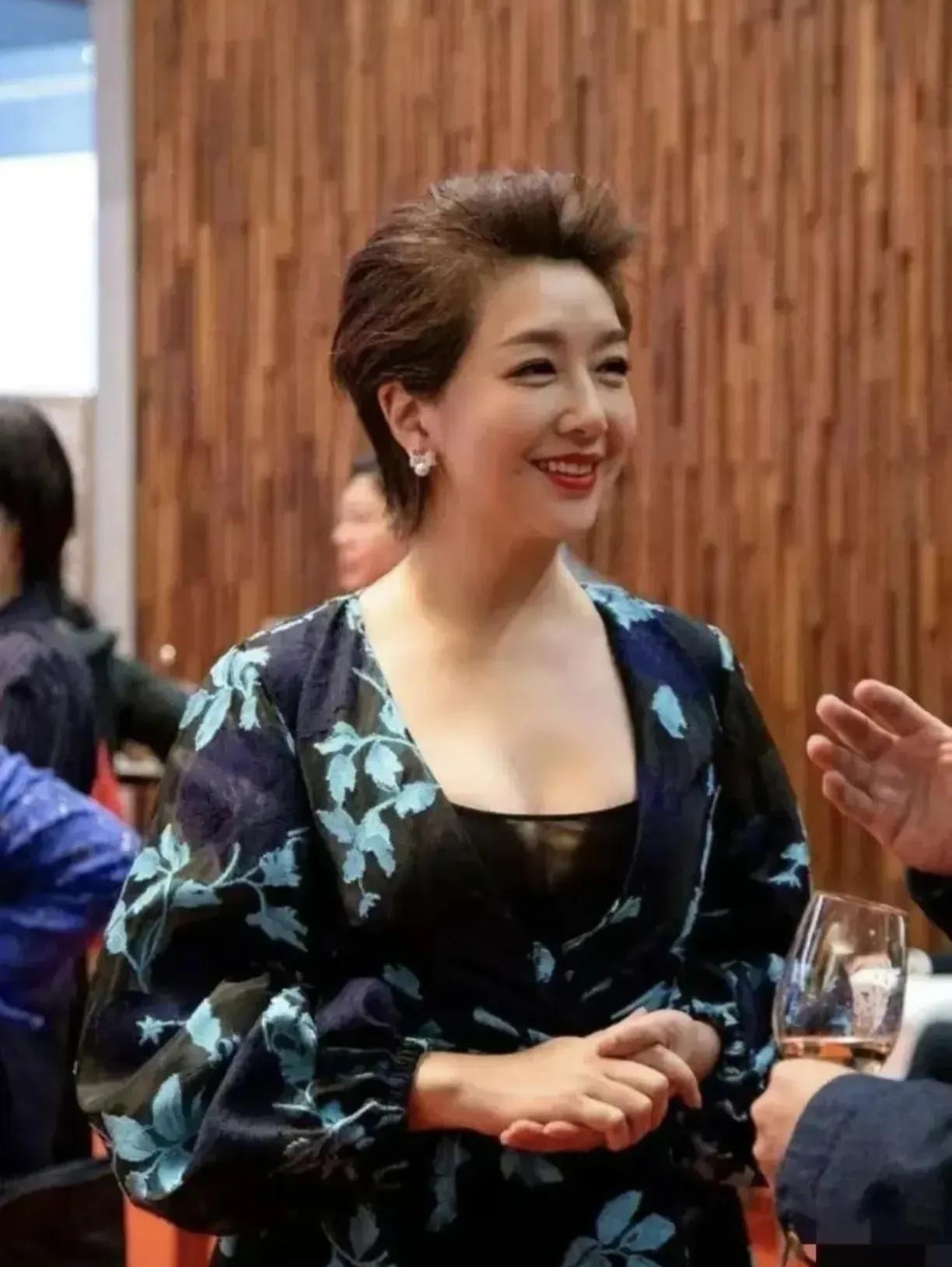 著名演员江珊太漂亮了，如今55岁还是那么风韵犹存，你还记得她吗？#娱乐# #明星