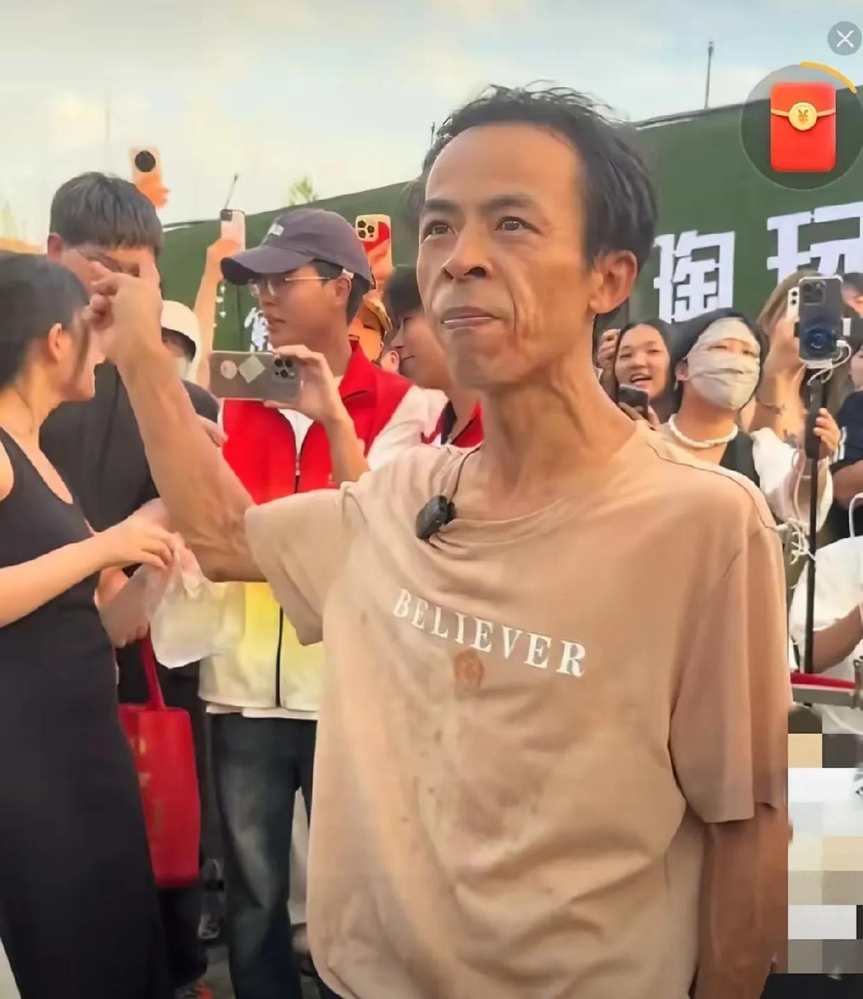 网络红人鸡排哥；
给所有男人都上了一课；
无论你多么有才，要想成功；
都一定要有