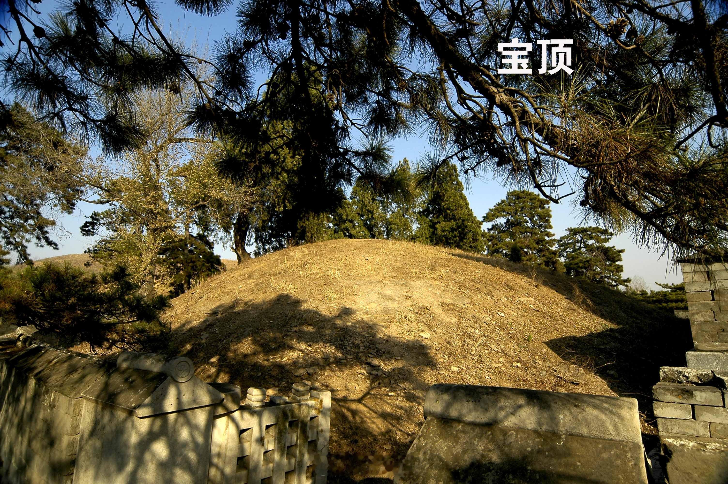 孝圣宪皇后的泰东陵是西陵三座皇后陵中规模最大的皇后陵。乾隆帝即位不久就为其母开始