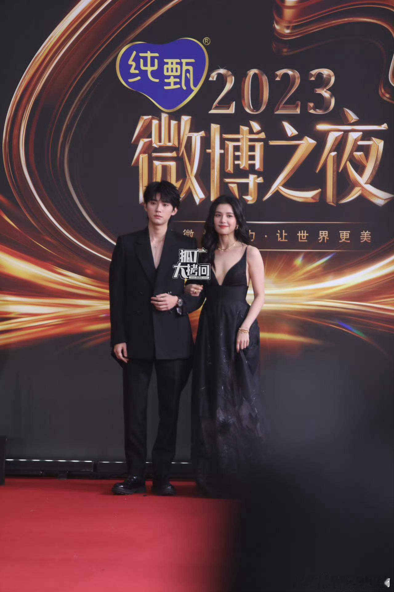 除了林一，其他三组男方为什么都没啥气场呢，和旁边的女明星都不搭了。 ​​​