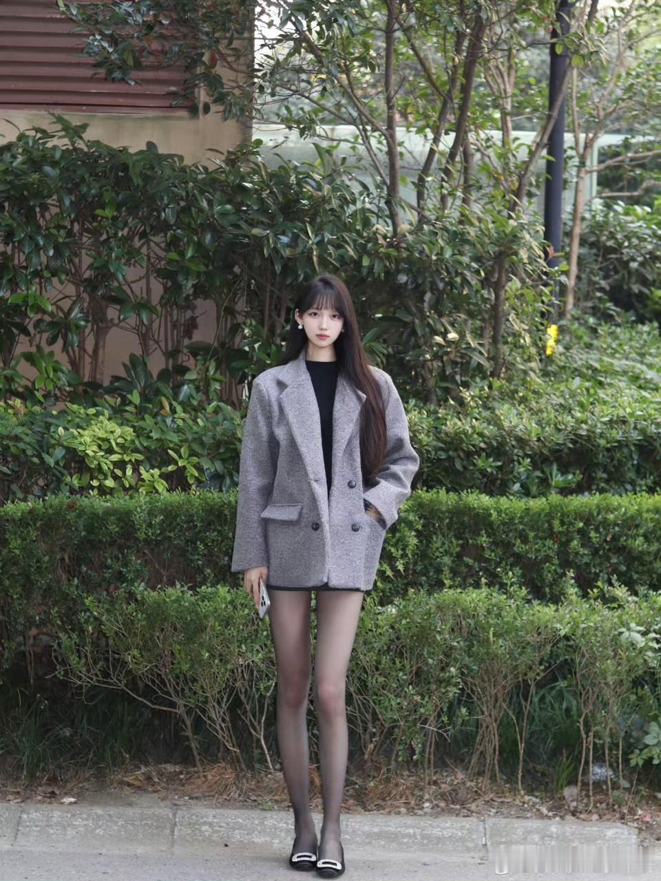 💼松弛感通勤穿搭｜灰调西装的轻熟氛围感
Oversize灰色毛呢西装自带慵懒随