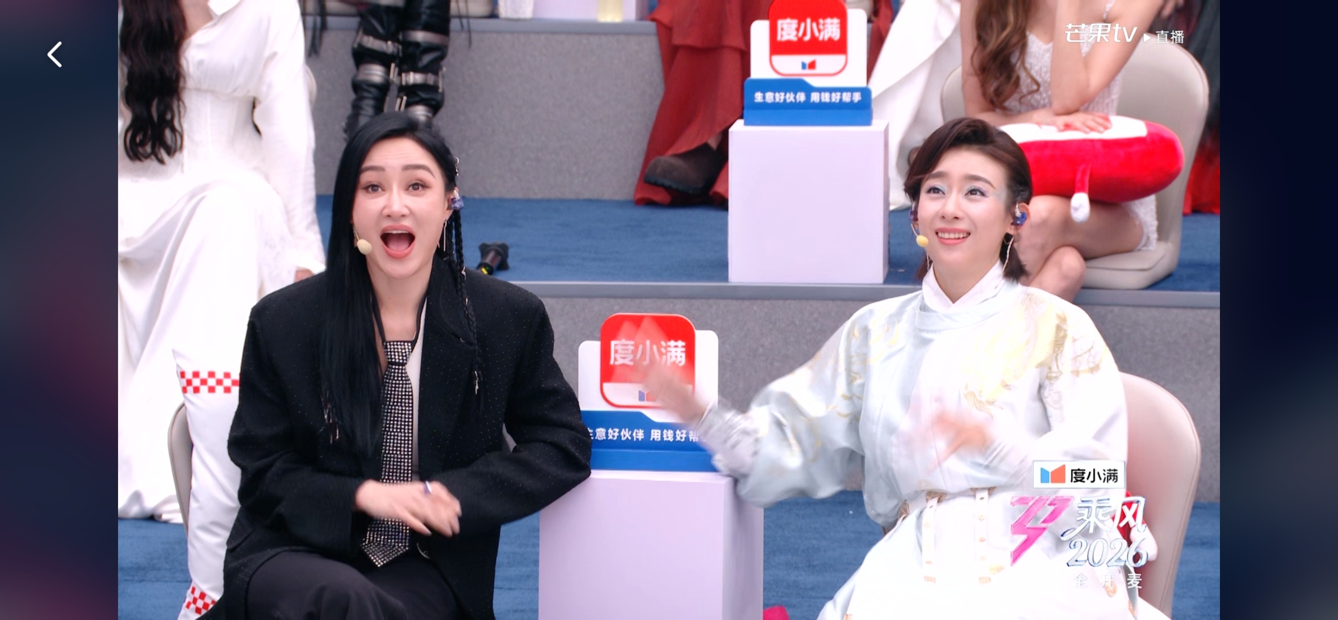 忘了问，昨晚这个穿圆领袍的女明星是谁啊？ 