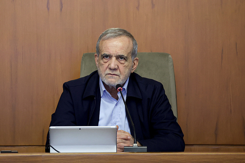 据环球网报道，伊朗总统在社交媒体上质问，此前他发表致美国人民公开信时，最高领袖外