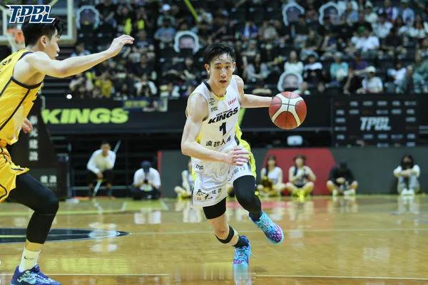 台媒报道，林书豪的弟弟林书纬获得FIBA本土认证，他已经拥有代表中国台北男篮出战