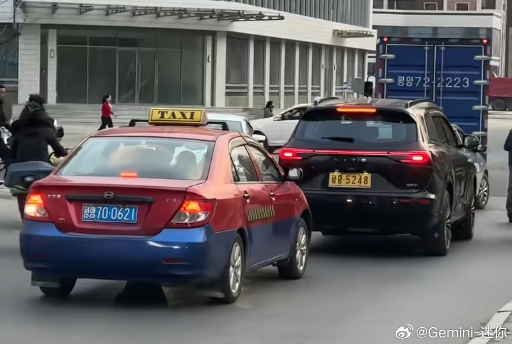 朝鲜市场的比亚迪F3和问界M7迪子依旧老本行taxi别看网上都是网约车的梗，实际