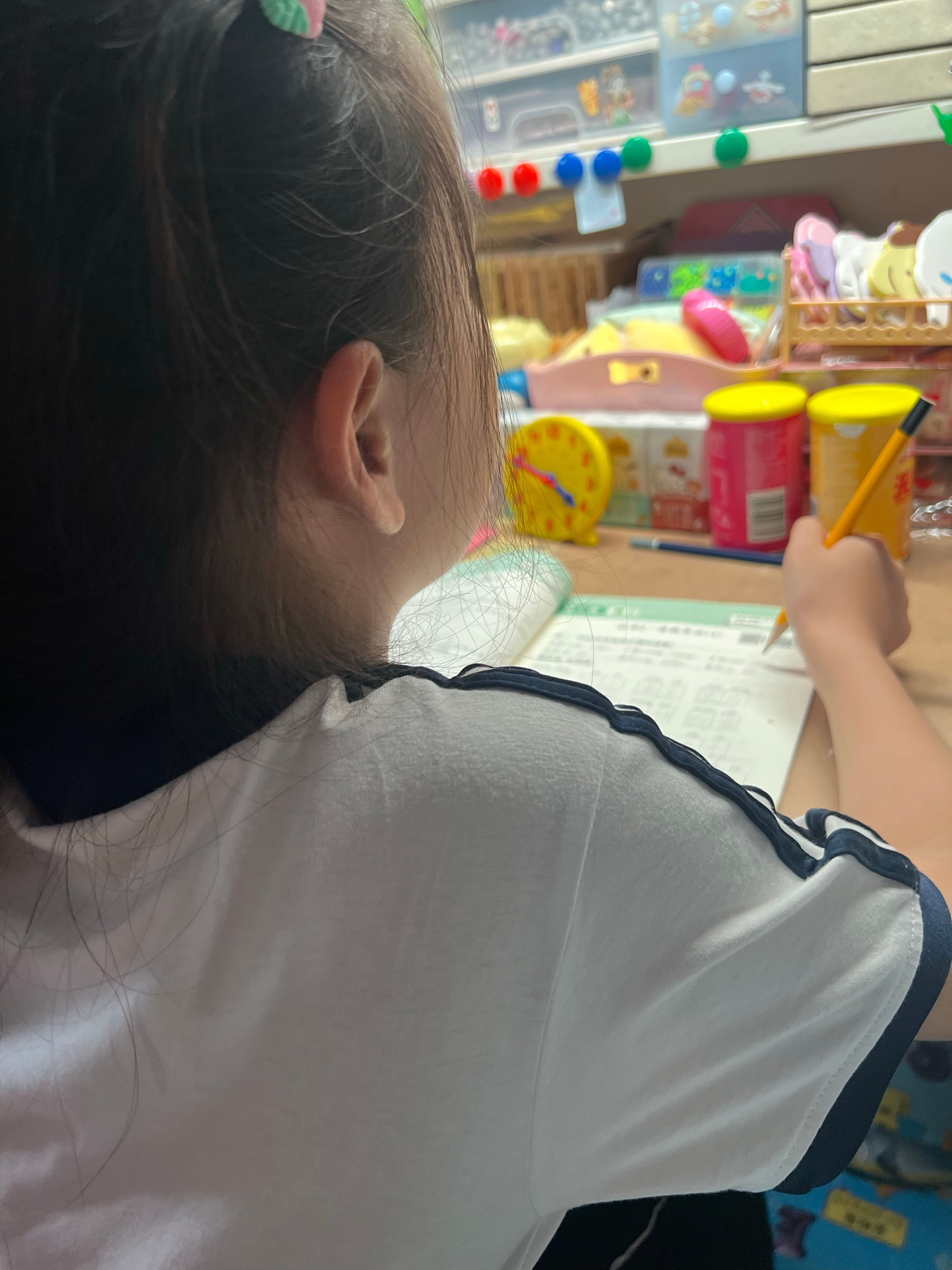 米米在和表姐聊天她问姐姐英语考试难不难姐姐说不难啊，很容易米米说，我也考试了英语