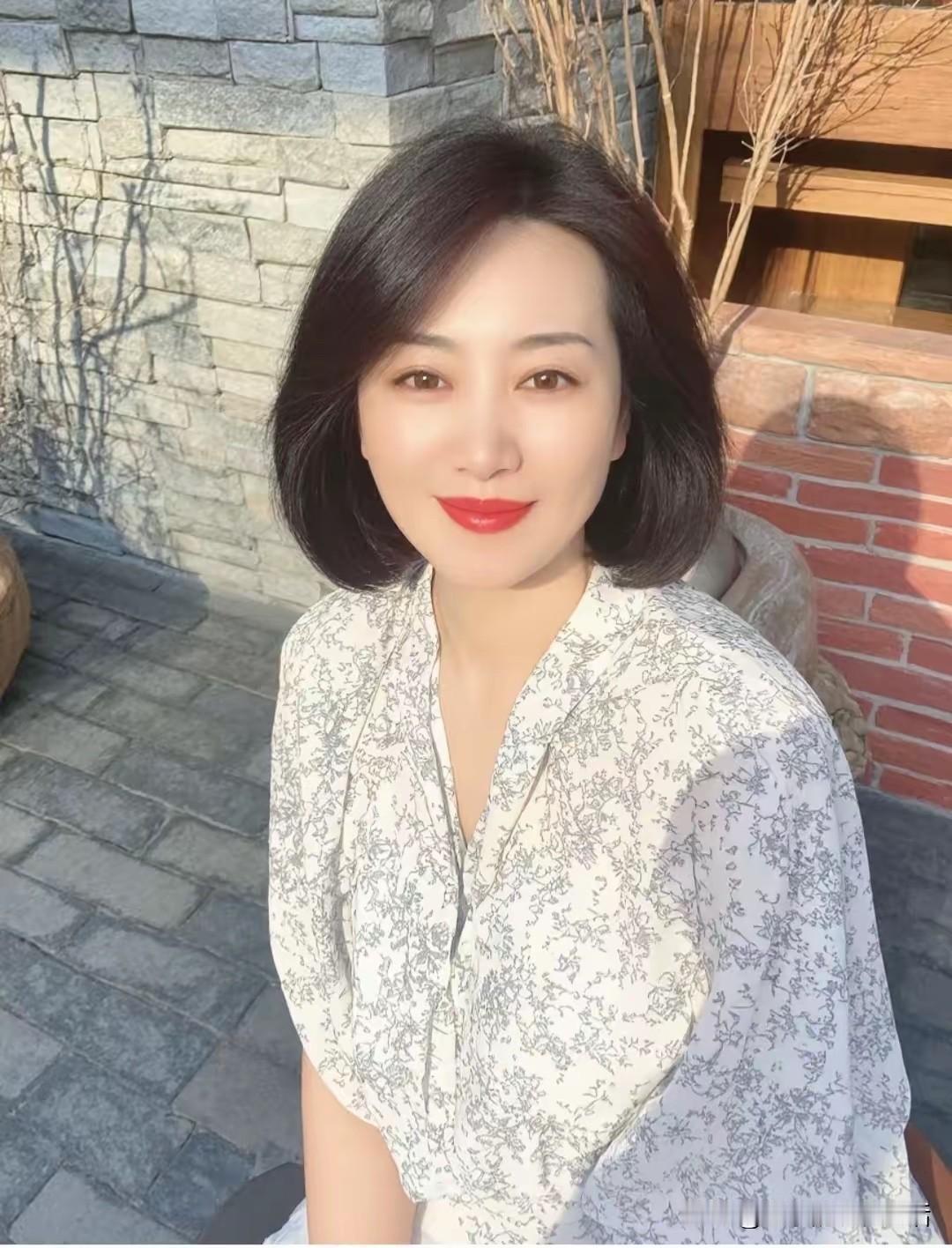 最美的女人就是中年女人
不接受任何反驳
到底美在哪里呢

第一，外在的沉稳美
第