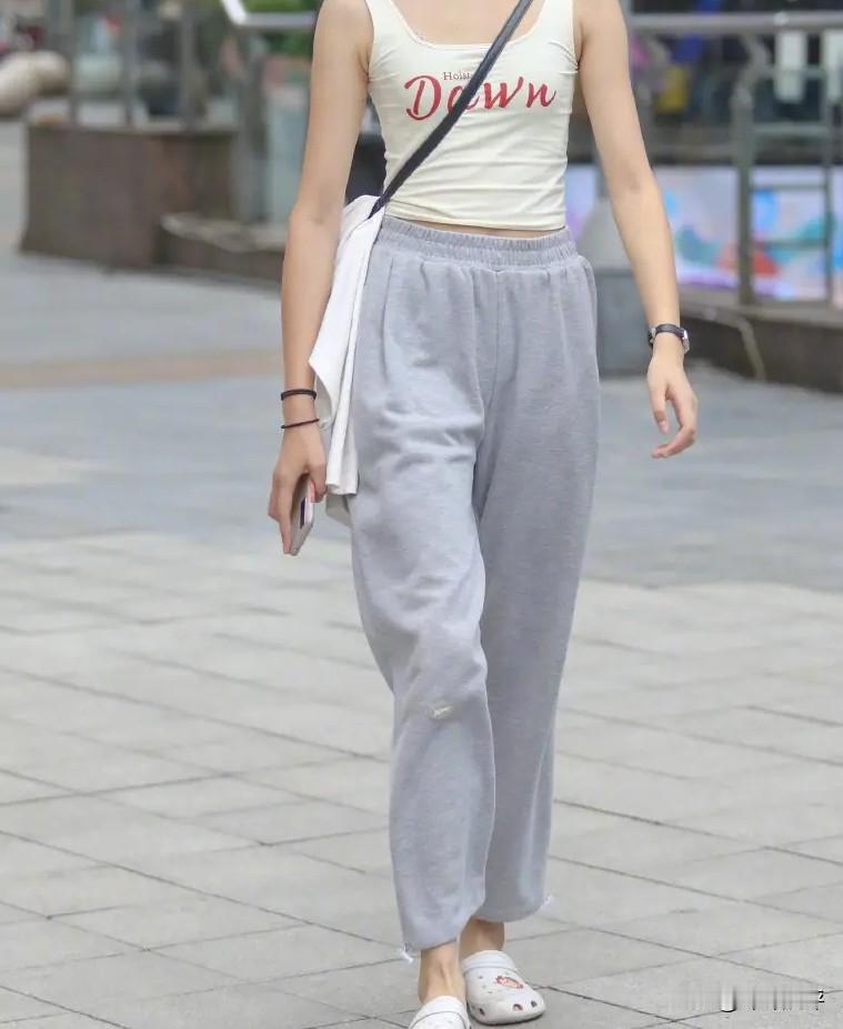 马侠自述之四
马侠的第四个女朋友是香港人汪明霞，跟香港明星汪明荃差一个字。
他们