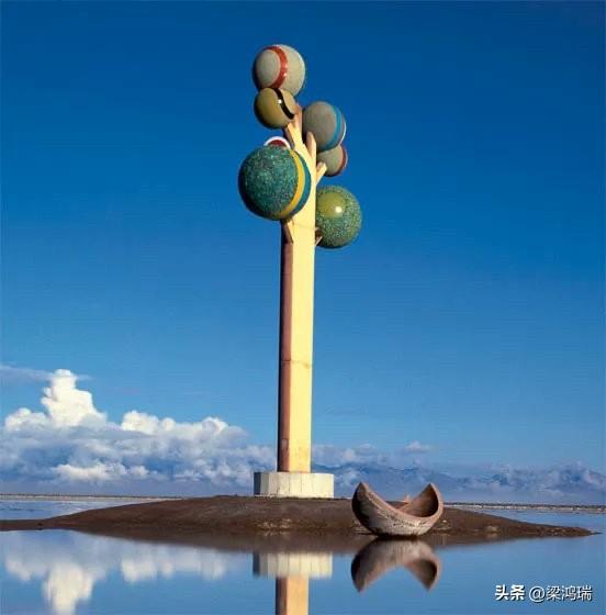这件艺术品名为《犹他之树》（Metaphor: The Tree of Utah