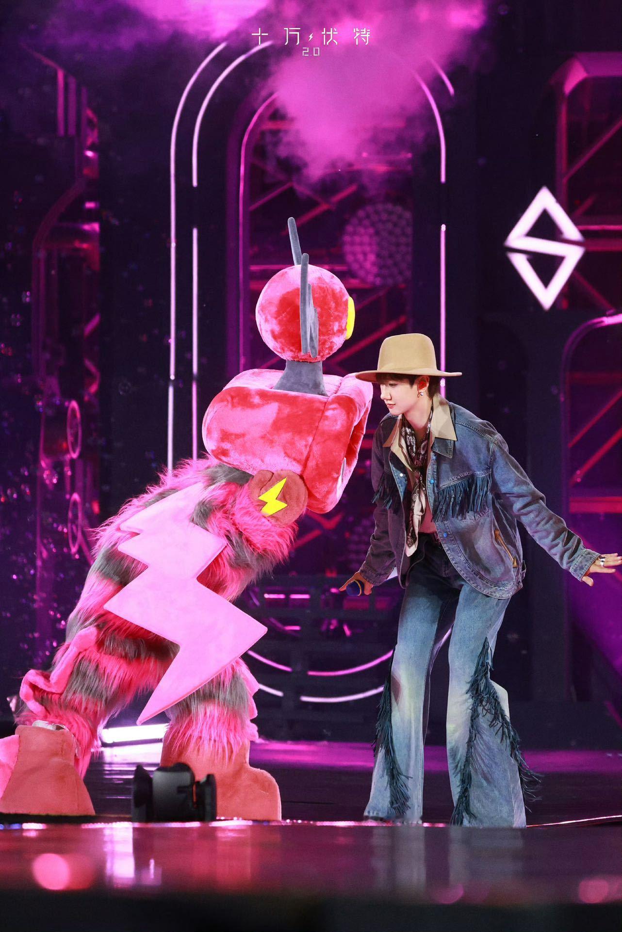 汪苏泷教你绣出拜年大片 汪苏泷你这波真的想好好陪我们过年，连拜年方式都帮想好了！