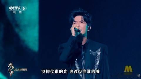 陈楚生湾区升明月唱庙堂之外 陈楚生在《湾区升明月》唱《庙堂之外》，他的歌声就像一