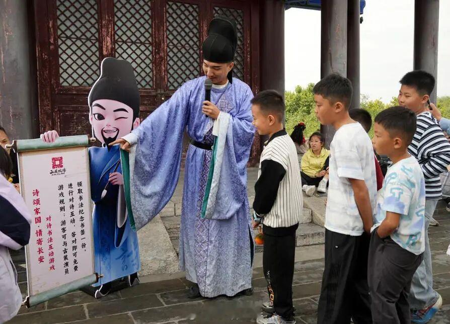 【西安城墙多元文旅体验绘就古城假日喜庆图景】乐活三秦活力三秦西安旅游推荐惠游西安