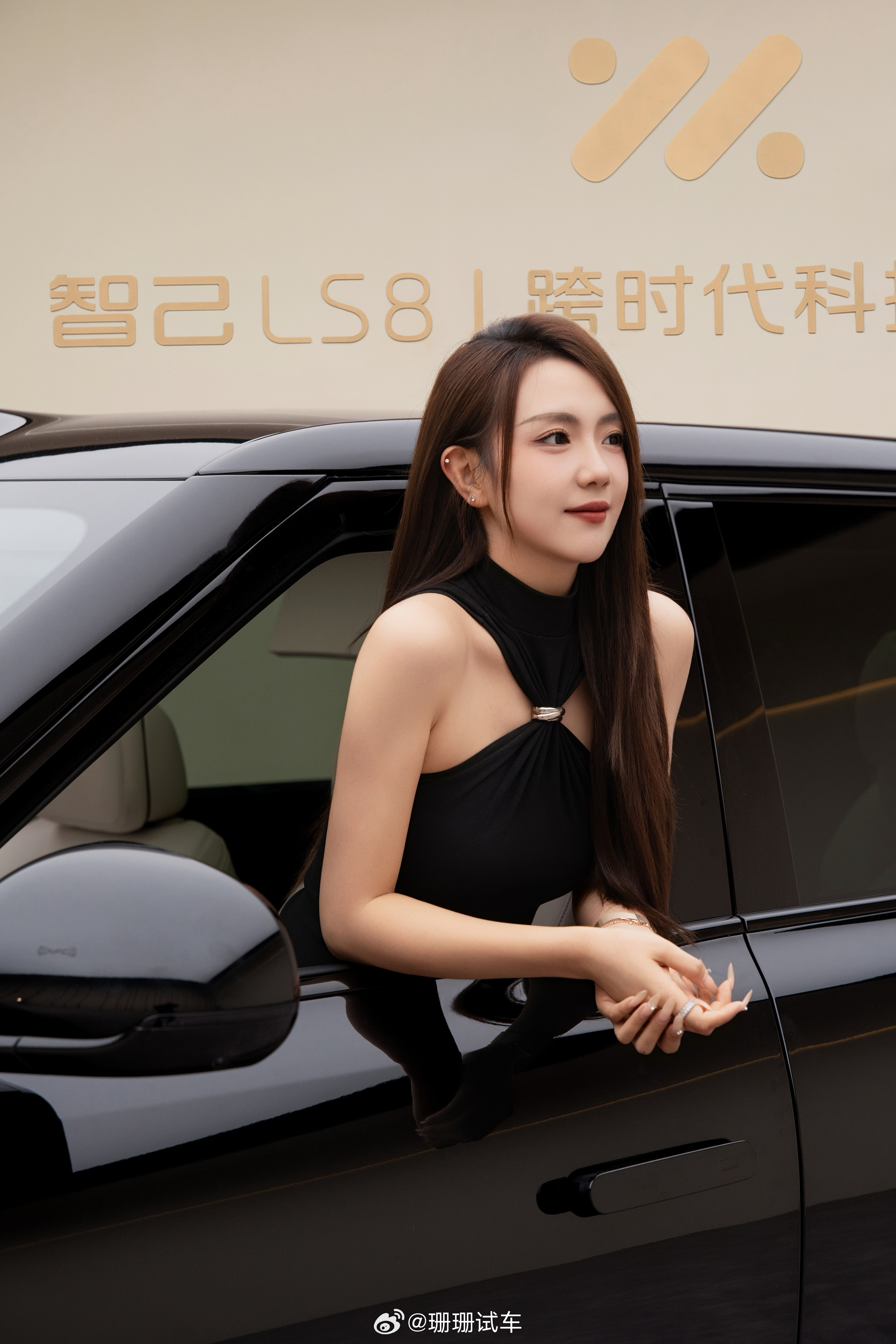 我也不想夸 但它气场是真大千问大模型首发搭载智己LS8智己LS8预售发布定档3月