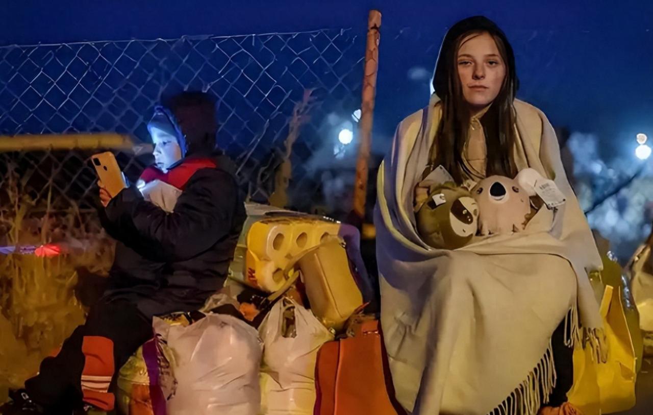 外援枯竭！人口骤降 1500 万，泽连斯基终于撑不住，再打下去国家真的可能要灭国