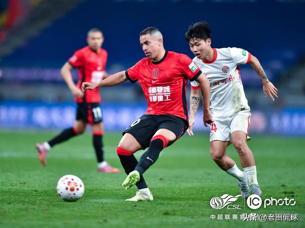 罗慕洛在中超第二次角球破门，助成都小胜海牛…多少球员一辈子能角球直接进？成都蓉城