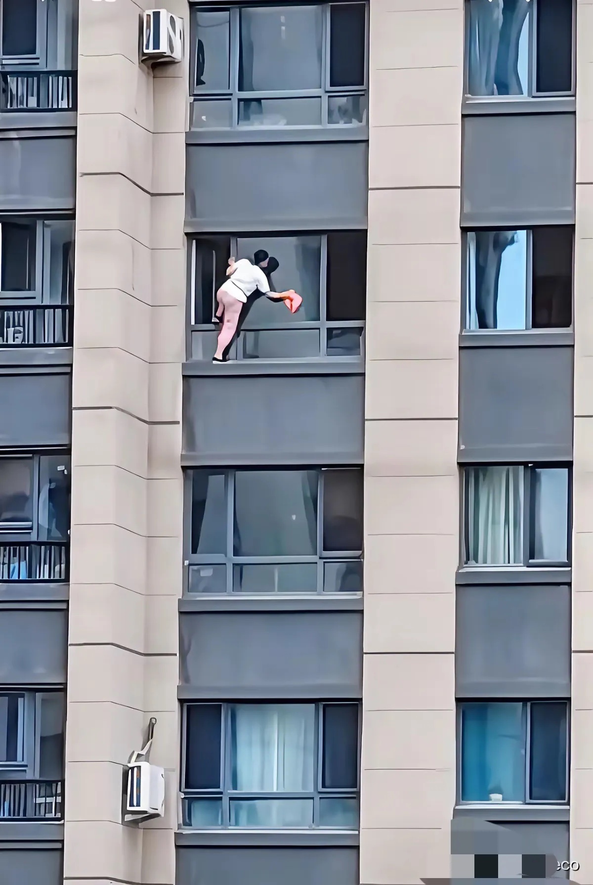 真是拿命在搞卫生？ 