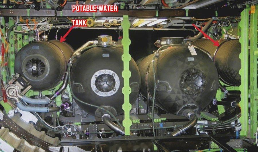 为什么登机后在地面上会发现有些厕所锁着不让用了呢？  歪果机务大哥又来科普没用冷