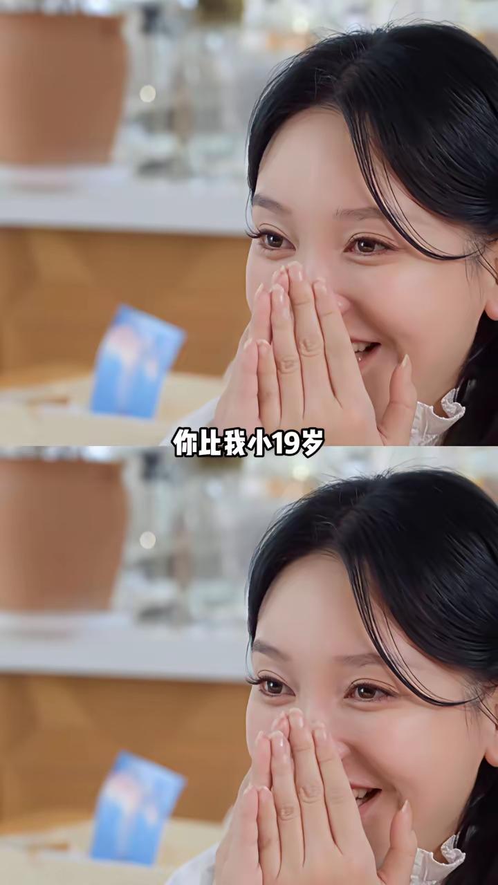 金莎写给孙丞潇的一封信曝光，看完内心触动很深。
信里直白写出两人相差19岁，评价