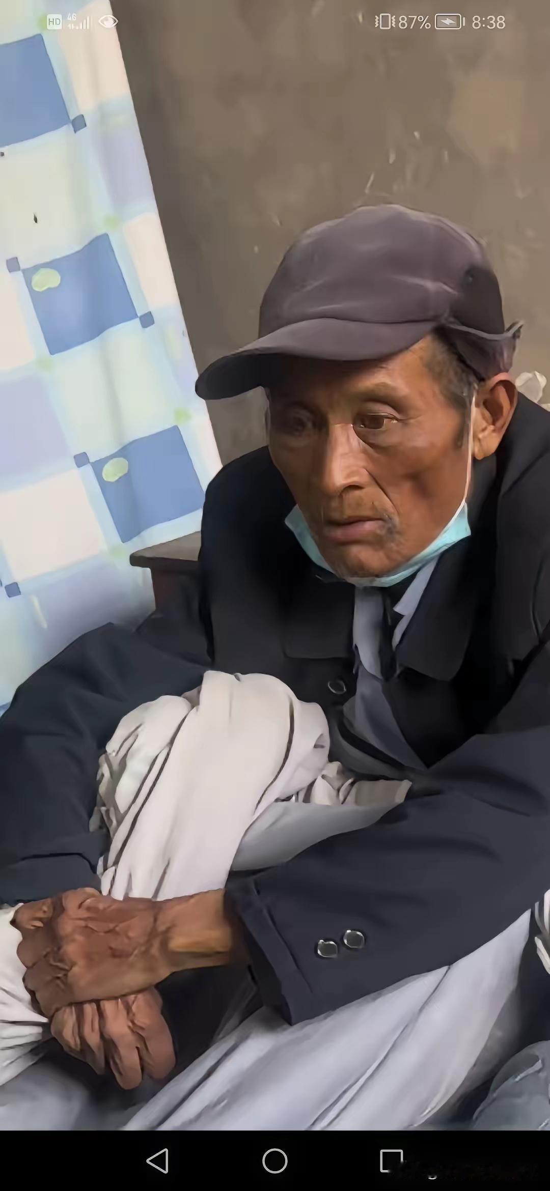 刚刚在头条上，看到一位友友的文章，很是感动，儿子没有钱，父亲生病了，儿子带父亲到