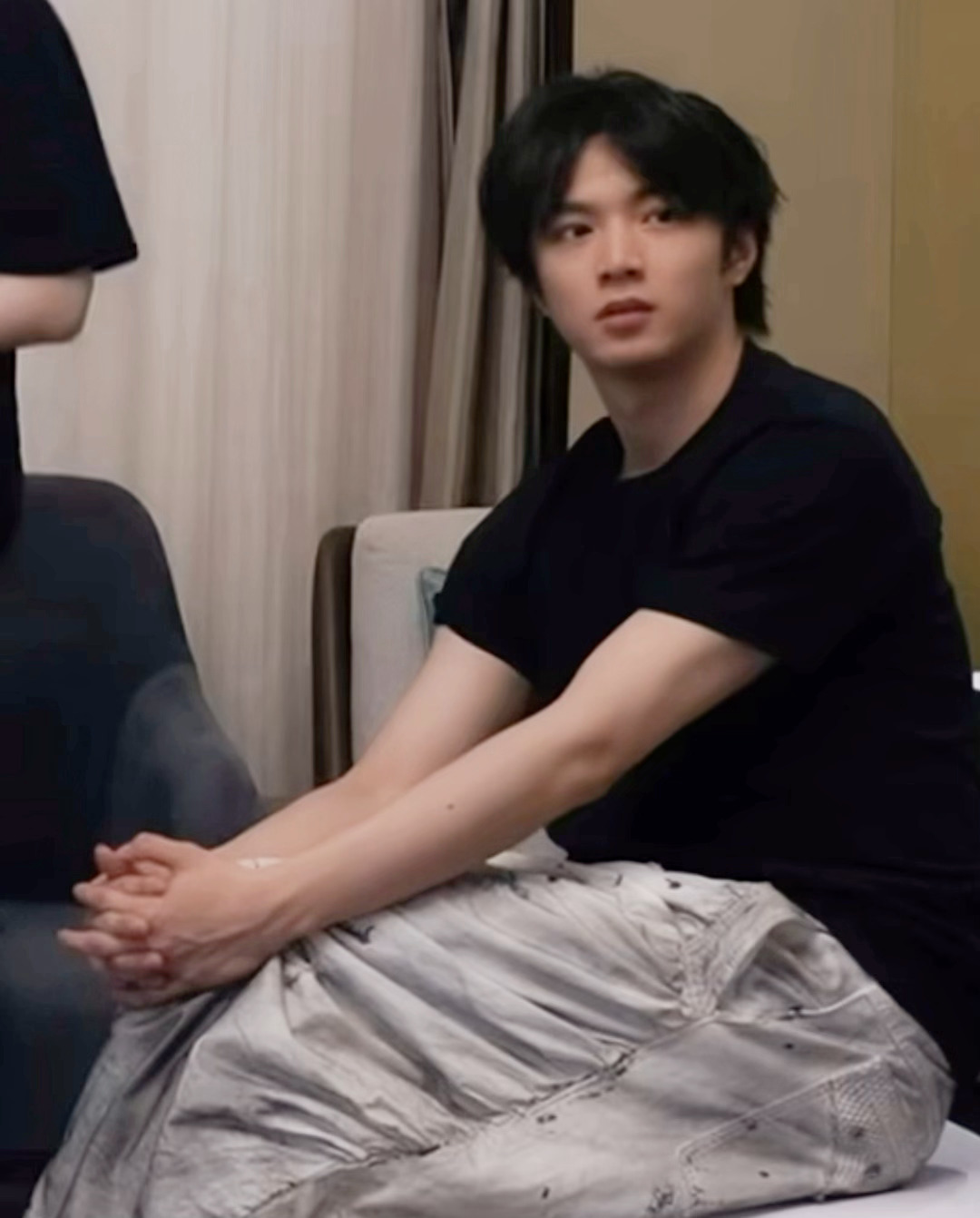 嗯？哦？ 