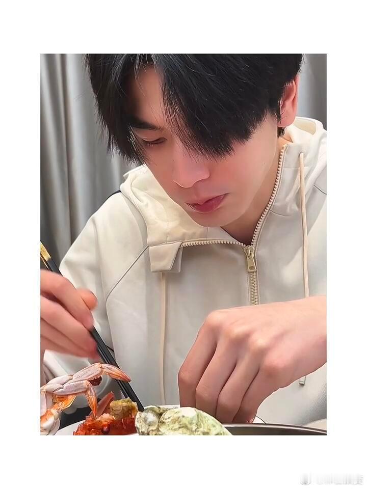 张凌赫  右手弹琴 左手给你🤲张凌赫｜ 