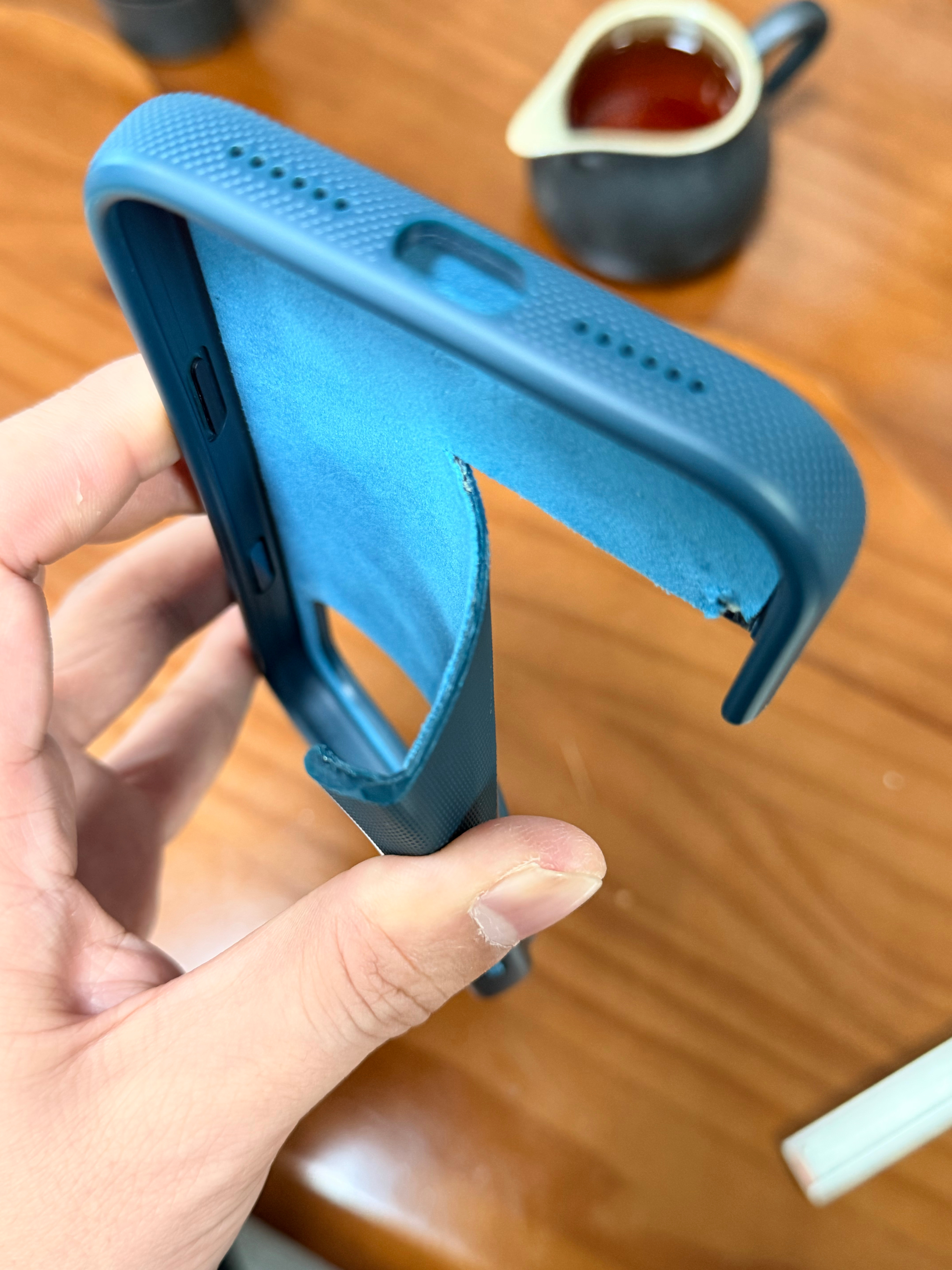 去年年底就和工厂老板商量说搞一个轻薄款出来，壳子买来拆过了，模具开了四个月了还没