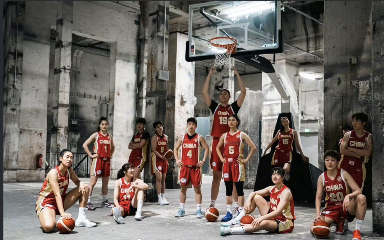 今晚，中国女篮要血拼美国吗？

非也。

对面是连续四届世界杯冠军、在世界杯已经