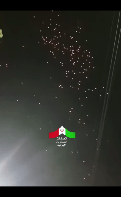 以色列上空的“流星雨”太壮观了，这可能是伊朗多枚导弹的集束弹头在差不多同一时间抛