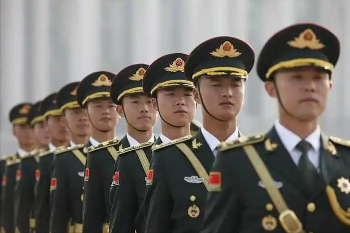 中国国防装备与作战能力持续提升，同时保持了数十年无对外战争的状态，这一反差是主动