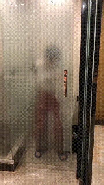 我就静静的看着[泪奔]